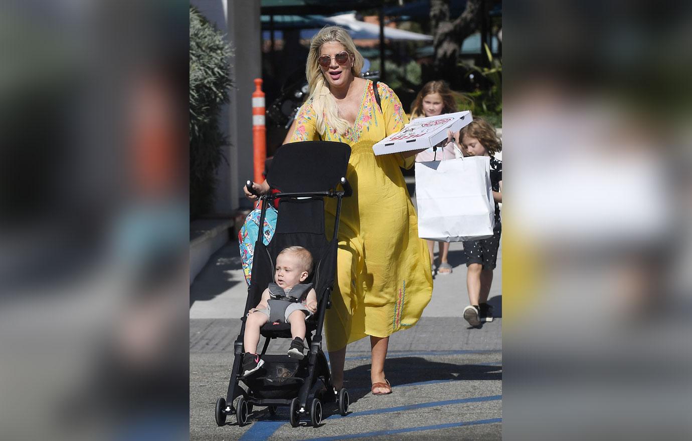 Tori Spelling Takes Kids For Pizza And Ice Cream In Malibu