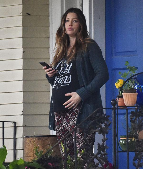 Pregnant Jessica Biel Returns To Work