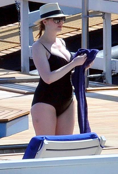 //christina hendricks bikini