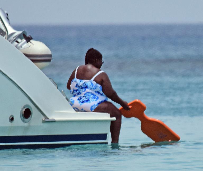 Pics Gabourey Sidibe Swimsuit In Barbados Empire Actress After