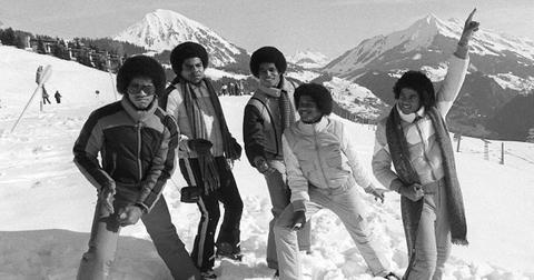Jackie, Tito, Jermaine, Marlon and Michael Jackson.