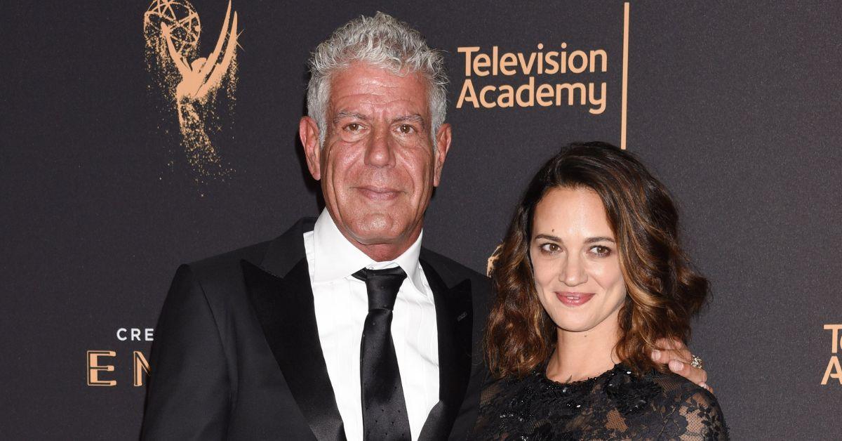 https://media.radaronline.com/brand-img/lRx_M0MFn/0x0/anthony-bourdain-struggled-alcohol-addiction-leading-up-suicide-2jpg-1664888323292.jpg