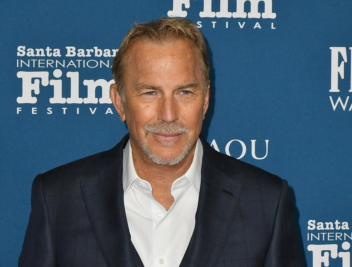 Kevin Costner's outings with McKenna Wesley and Jennifer Milburn have reportedly been difficult for Jewel to see.