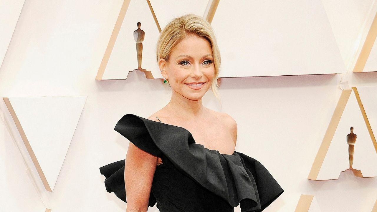 Kelly Ripa attempted to parallel park because she didn't want to disappoint David Letterman.