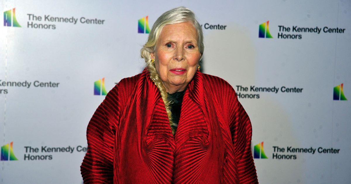 Joni Mitchell Performs for Three Hours After Near-fatal Brain Aneurysm