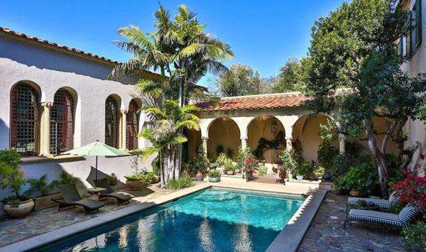 //melanie griffith antonio banderas divorce selling los angeles house