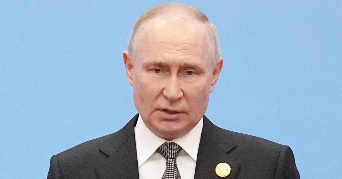 vladimir putin doctor freed corpse sitting duty death state secret