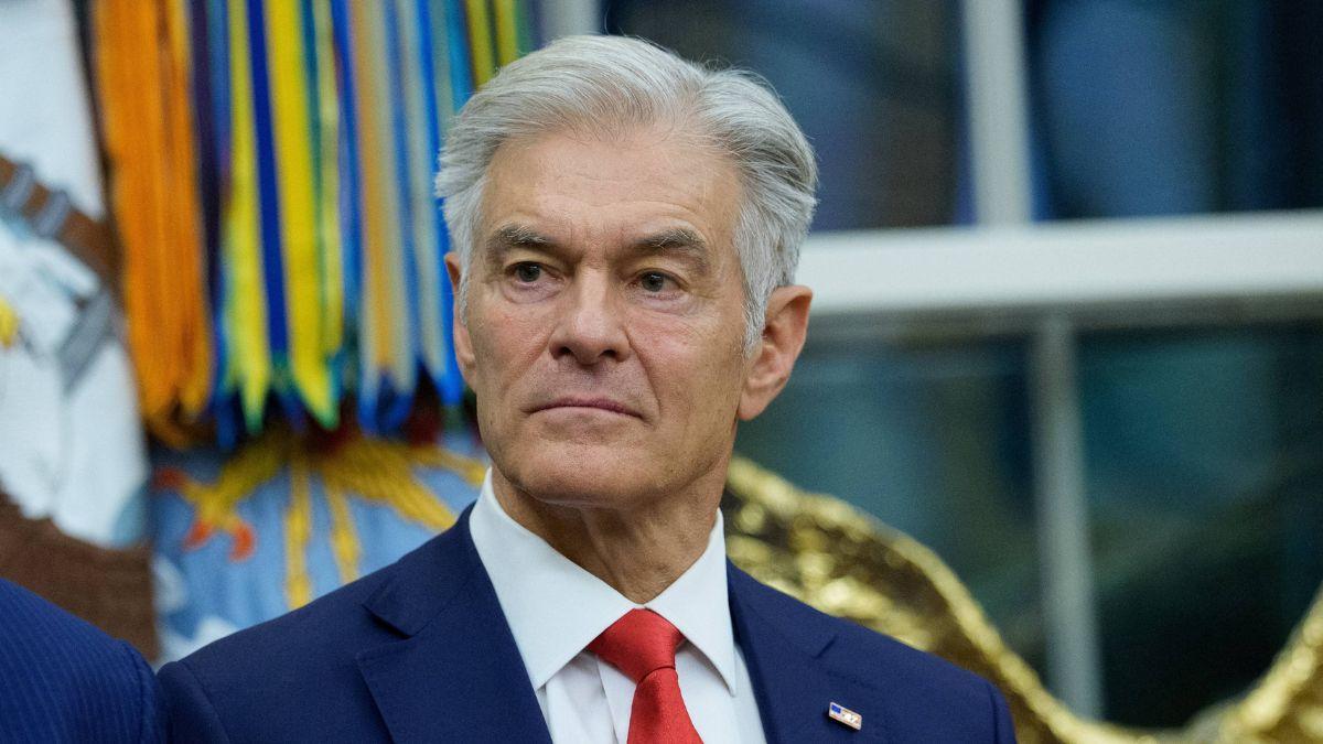 Dr. Oz has been eyeing a TV comeback and is missing the buzz of showbiz while working in Washington.