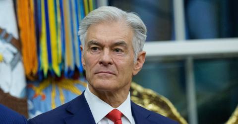 Dr. Oz has been eyeing a TV comeback and is missing the buzz of showbiz while working in Washington.