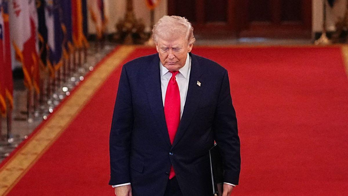 image of Trump's blunt response quickly sparked laughter in the room.