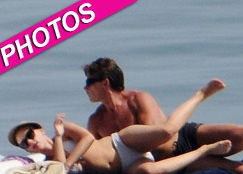 //scarlett johansson bikini yacht