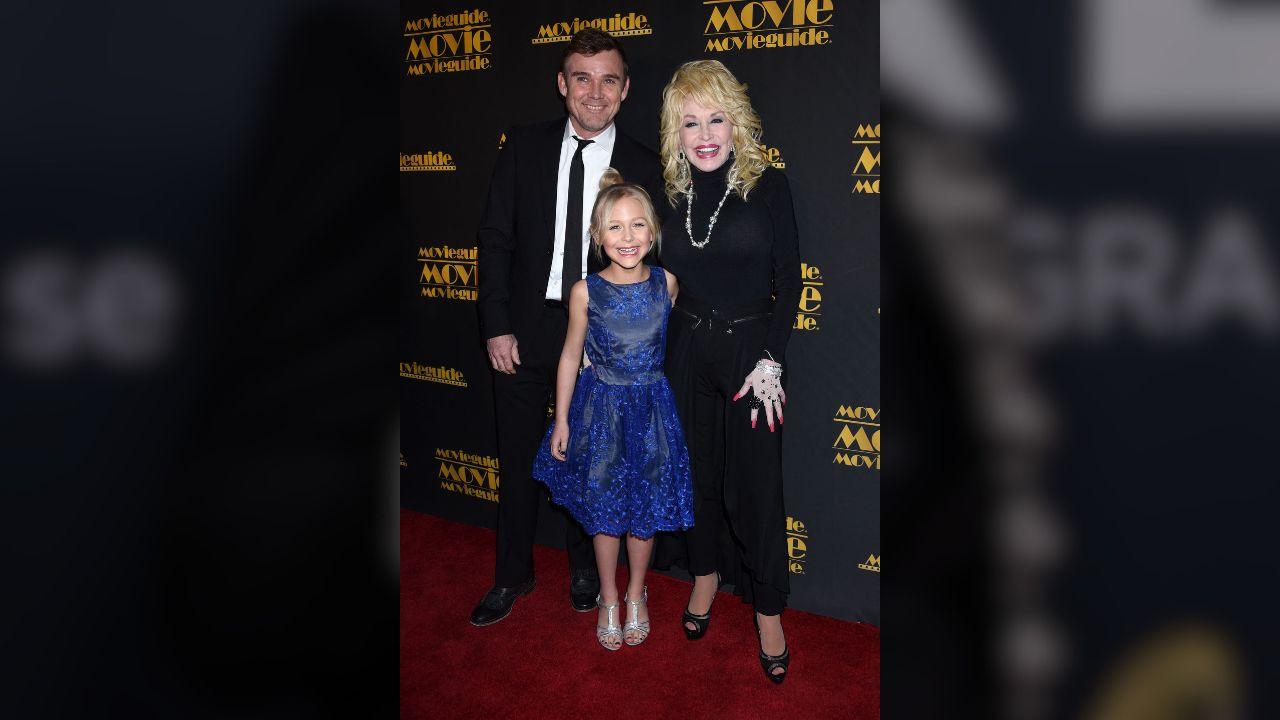 picture of Ricky Schroder, Alivia ALyn Lind and Dolly parton