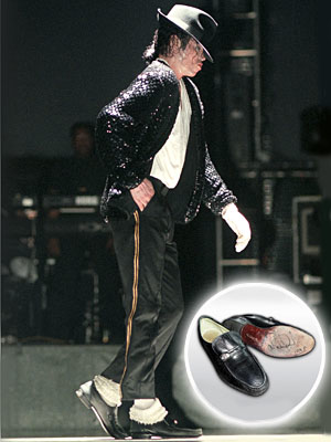 Se igennem Flyvningen Bare gør You Can Moonwalk In Shoes Worn By Michael Jackson -- For $50K!