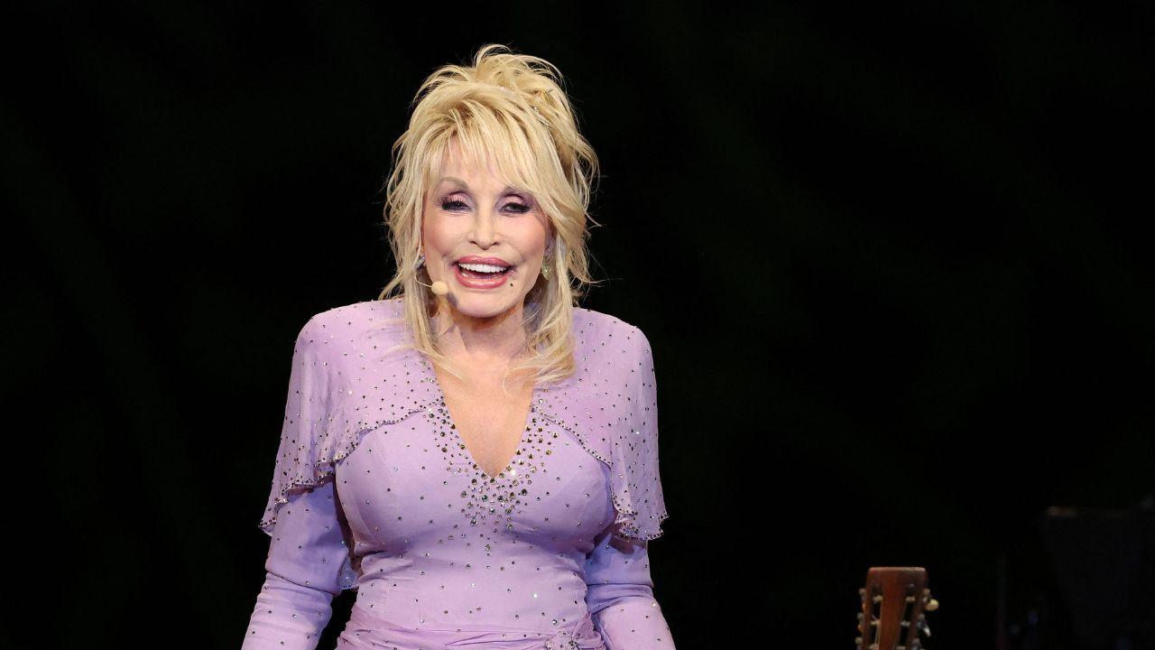 Dolly Parton's family feud is revealed after her sister's lawsuit exposed tensions within the famous clan.
