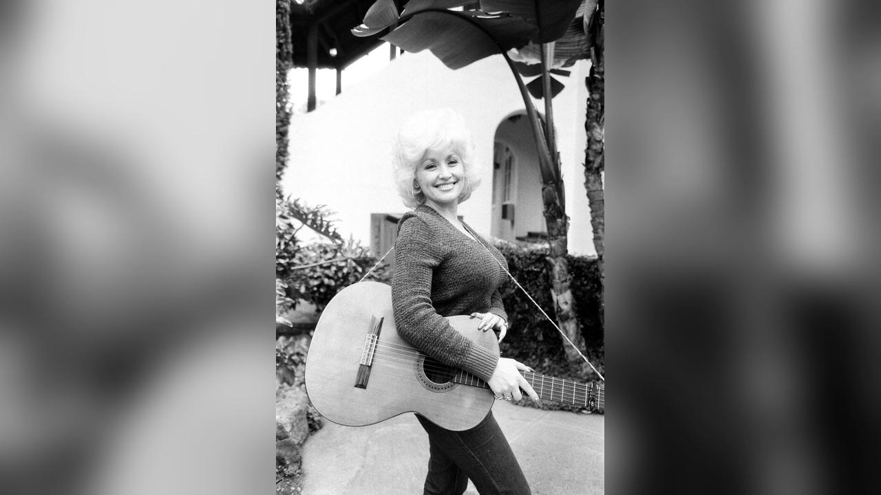 Fans sent their condolences after Dolly Parton's death.
