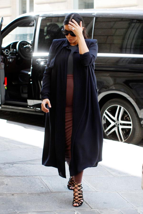 //kim kardashian pregnant bump changing