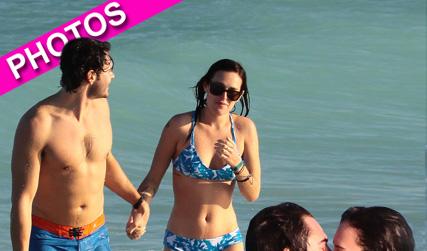 //rumer willis bikini splash