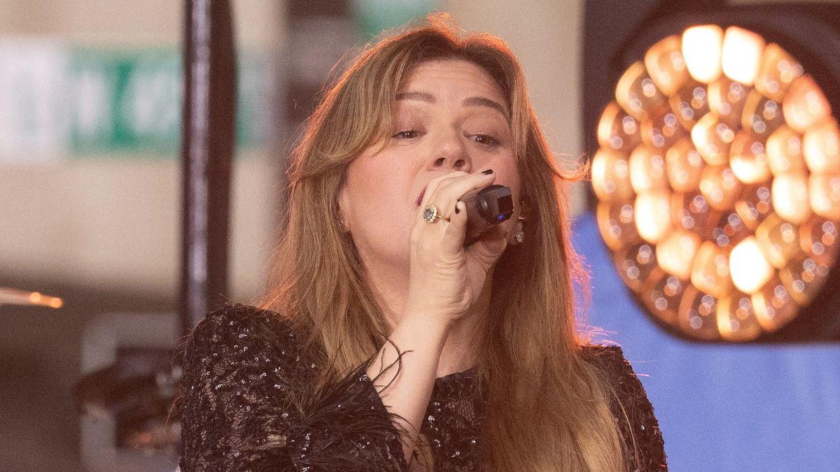 Photo of Kelly Clarkson