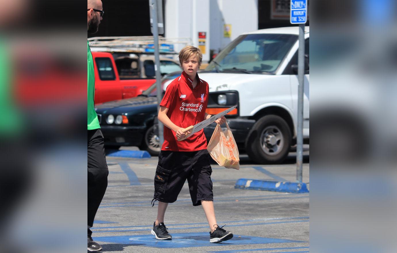 Shiloh Pitt Spotted During Parents Angelina And Brad Divorce