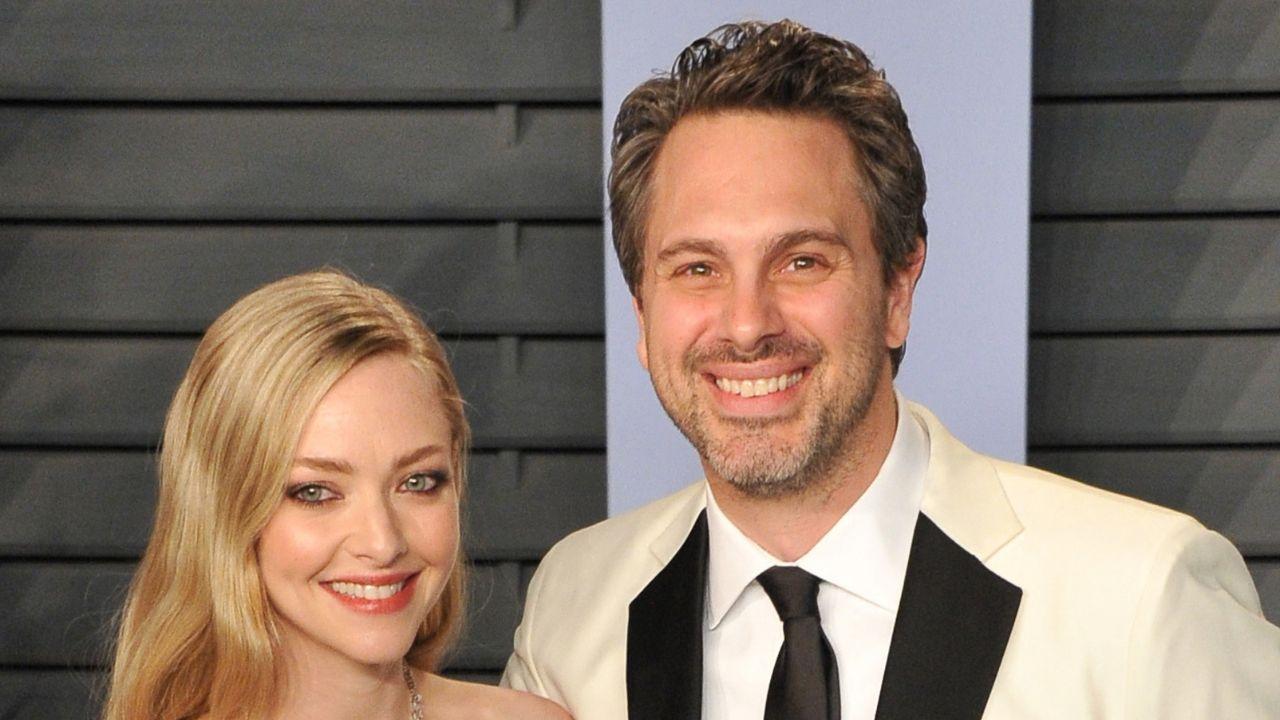 picture of Amanda Seyfried and Thomas Sadoski