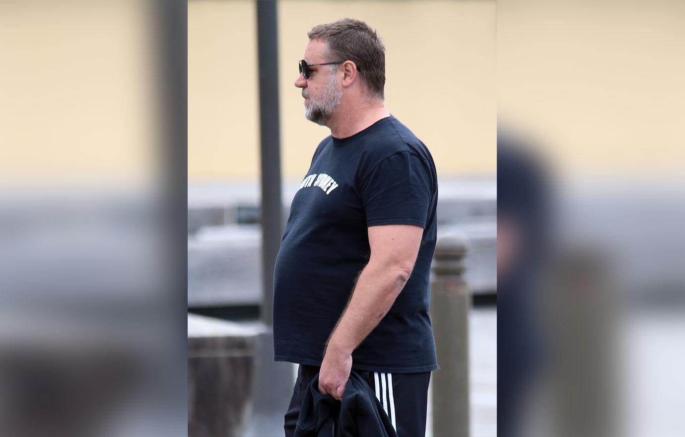 [PICS] Russell Crowe Weight Gain Actor Looks Fat At The Gym