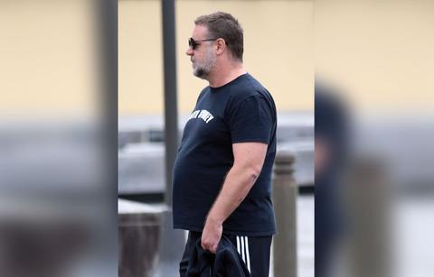 [PICS] Russell Crowe Weight Gain -- Actor Looks Fat At The Gym