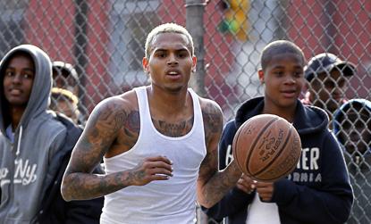 //inf_chris_brown_goes_for_a___