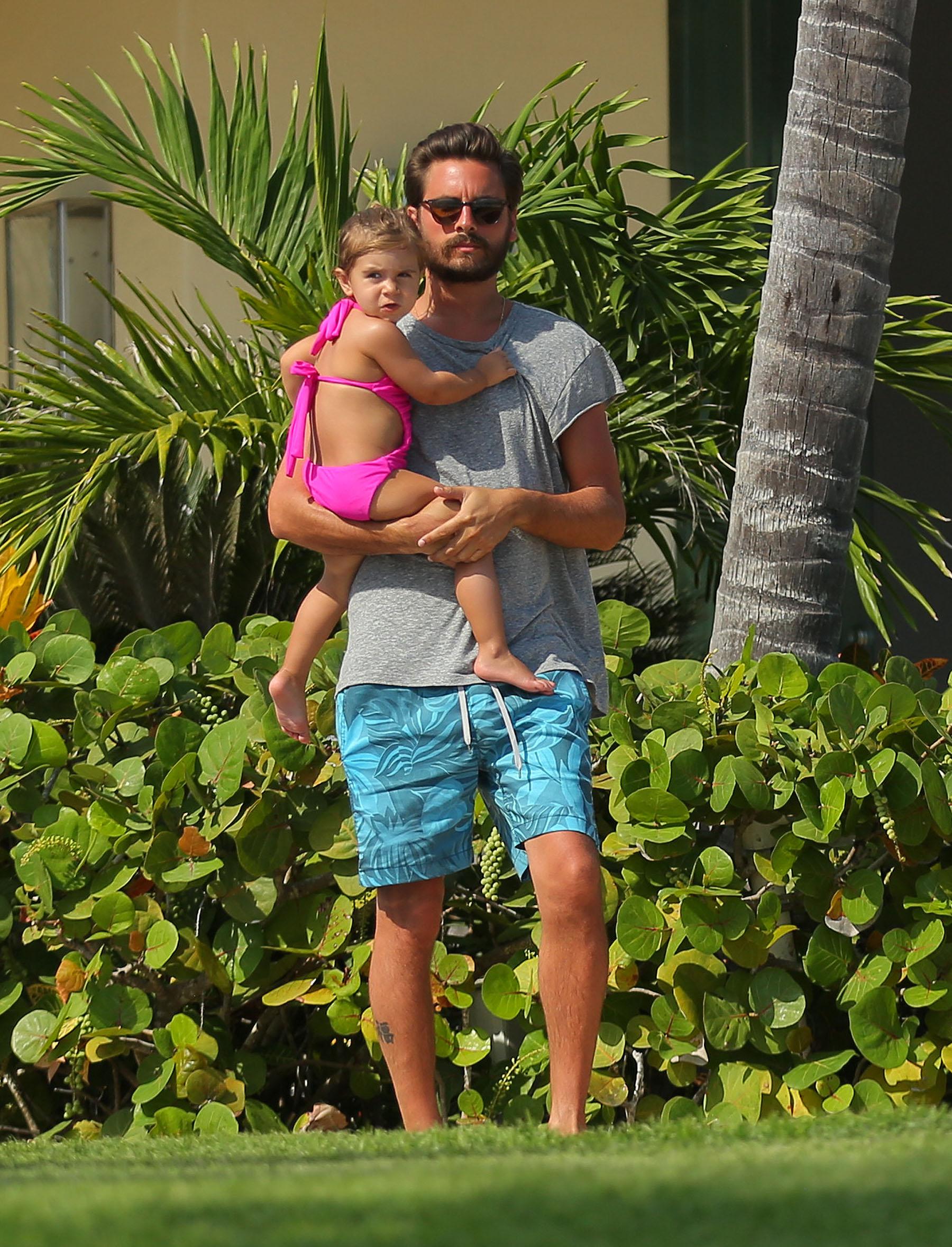 Scott Disick & Kourtney Kardashian Mexico Vacation