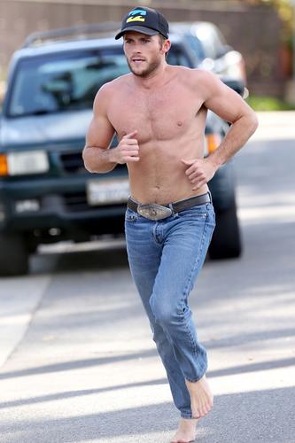 Scott Eastwood Works It Out! 13 Sizzling Photos Of The Hot Actor Exercising