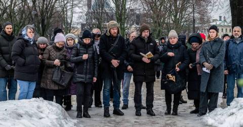 alexei navalny funeral thousands ignore vladimir putin last respects