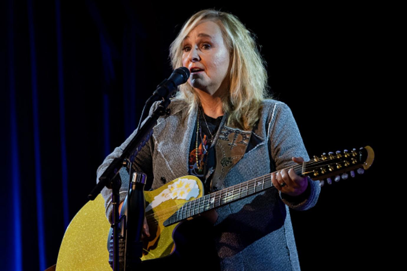 Melissa Etheridge performs on stage.