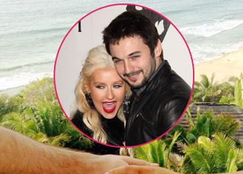 //christina aguilera engaged
