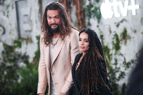 jason momoa reveals identity of female companion who london bar am lisa bonet