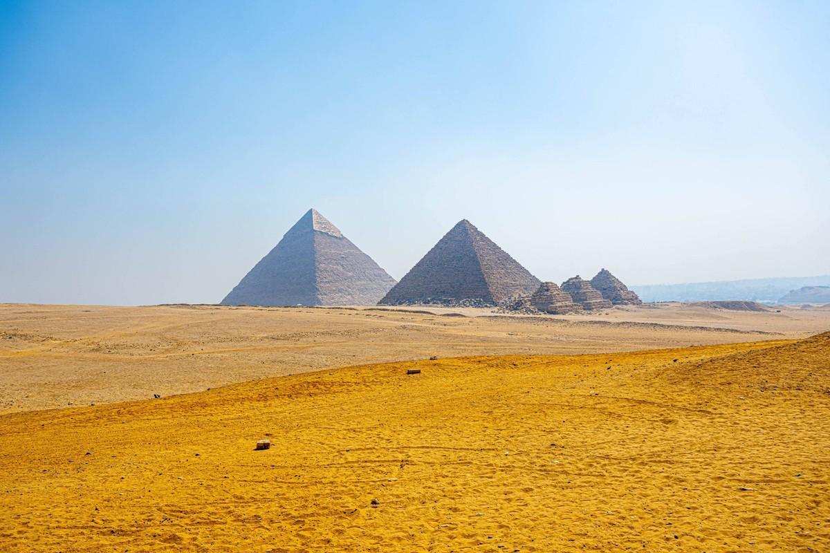Alexandria's Pharos, Giza's pyramids and Easter Island's statues were cited as visible monuments.
