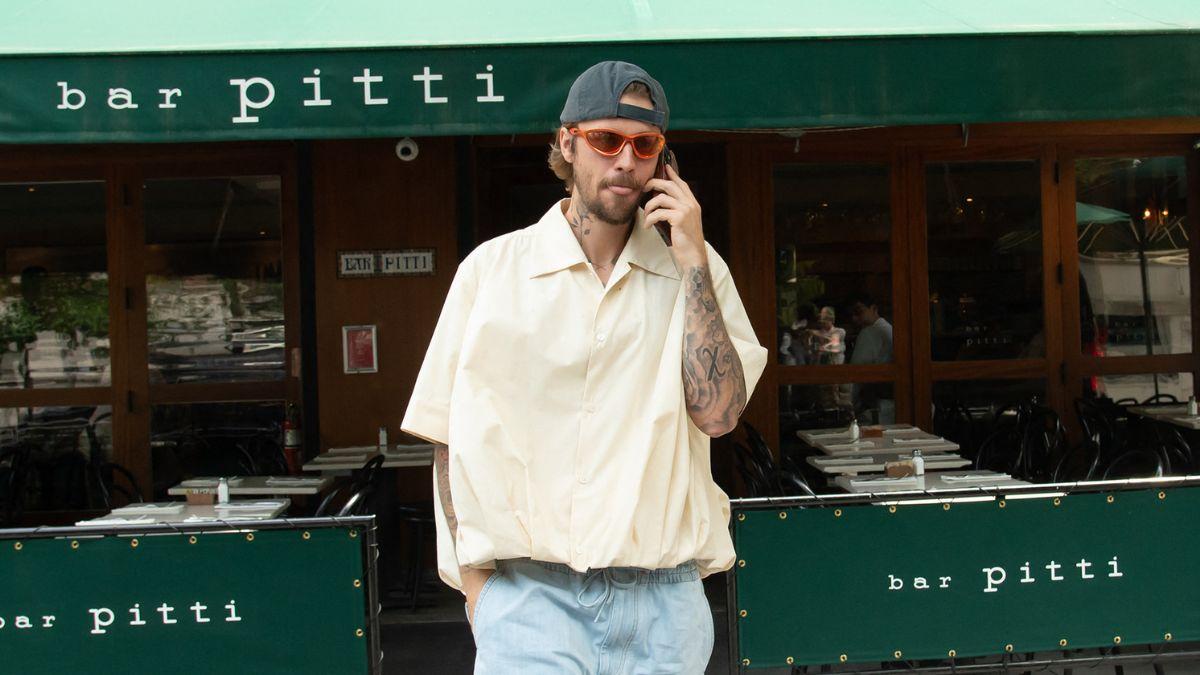 image of Critics flooded social media, calling the performance 'lazy' and questioning the $10 million payday.