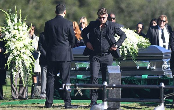 Alan Thicke Memorial Robin Thicke Casket Crying