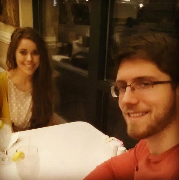 //jessa duggar pregnant hidden signs