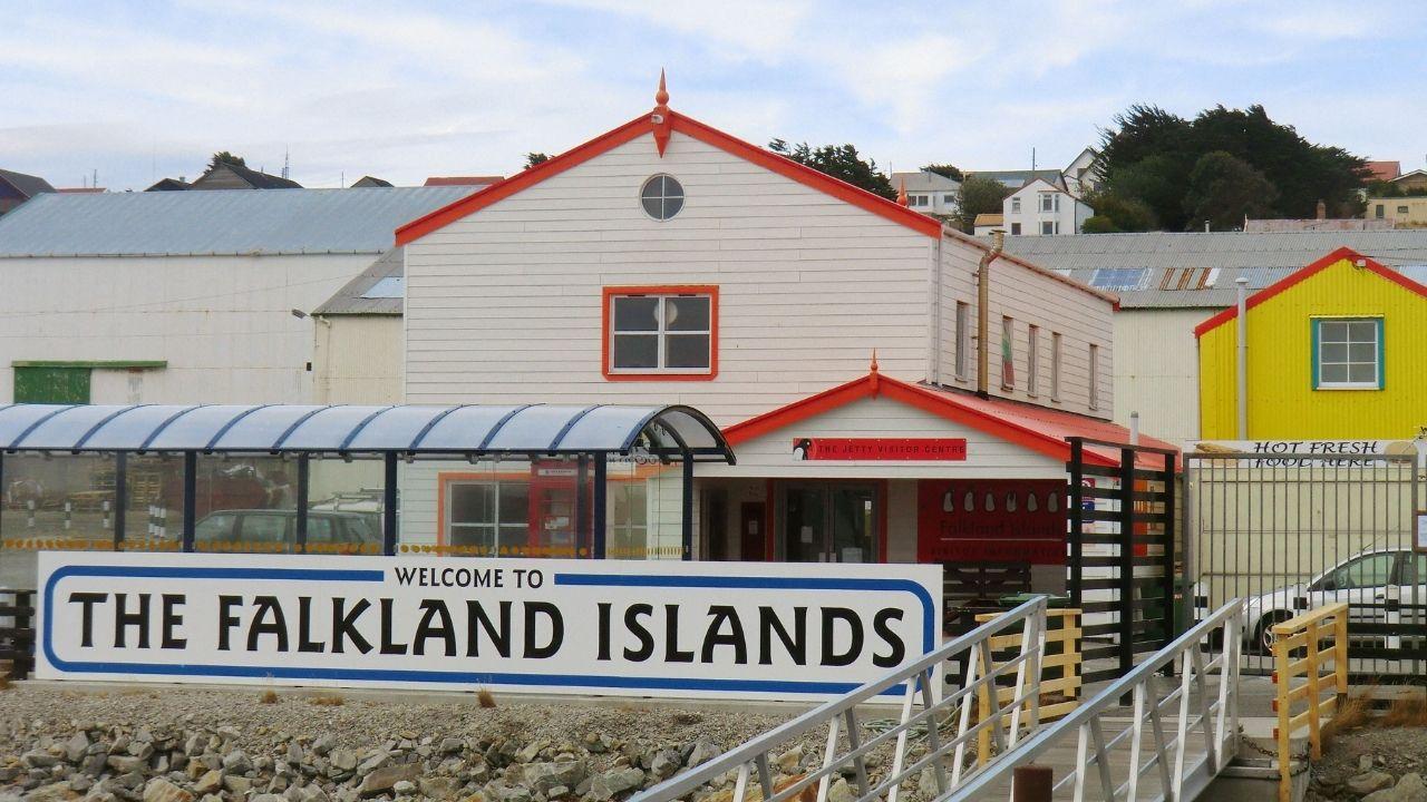 Photo of a welcome sign at Falkland Islands