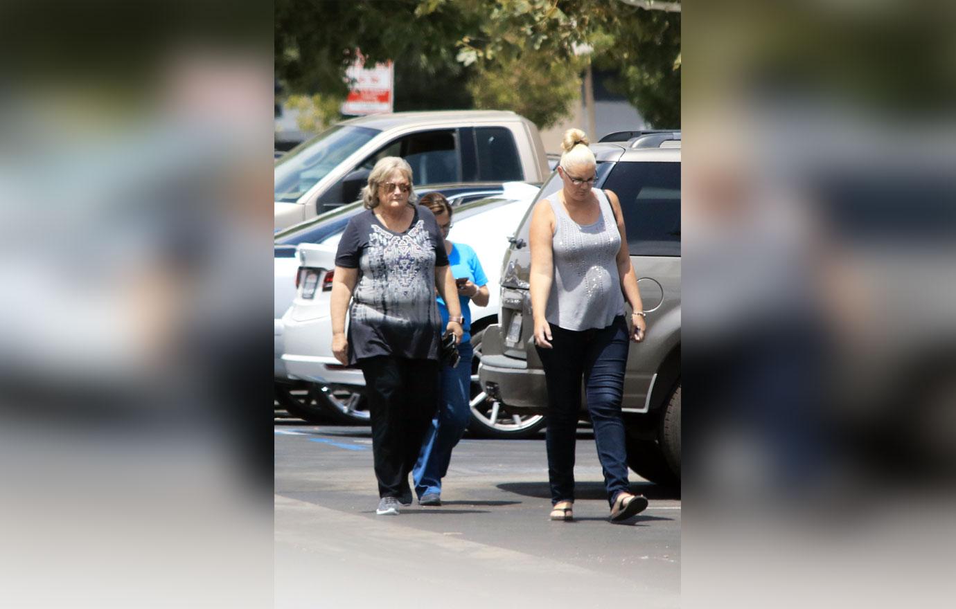 Cancer Stricken Debbie Rowe Has Lunch With Friends