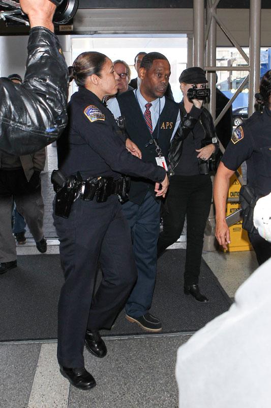 olivier-martinez-pushes-airport