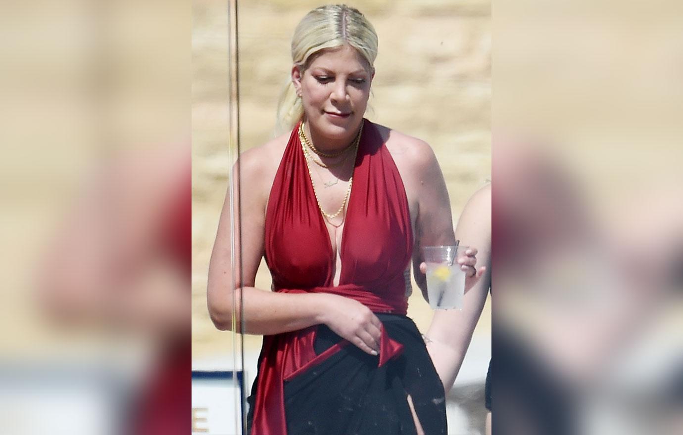 tori spelling spotted hospital surgery marriage dean mcdermott divorce