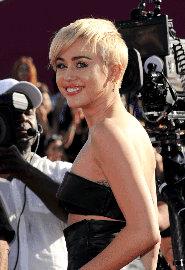 //miley cyrus sinead oconner