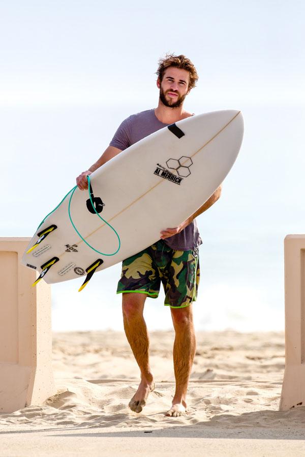 Liam Hemsworth Naked Butt Beach Photos Surfing