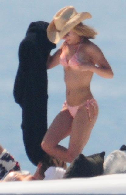 //hayden panettiere bikini blooper