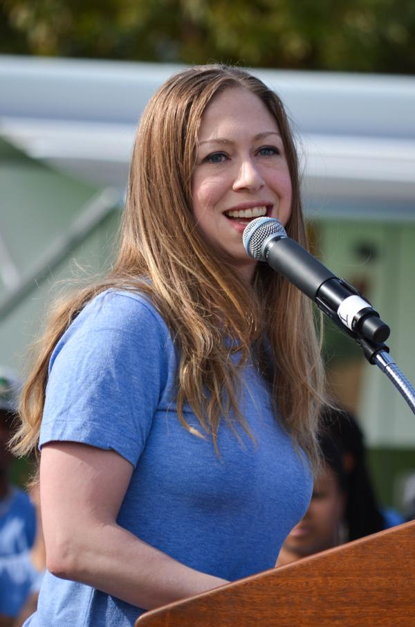 Back In Her Skinny Jeans! Chelsea Clinton Shows Off Her ...