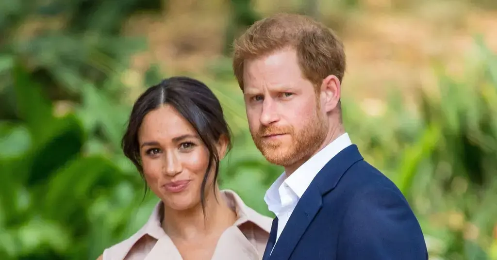 meghan markle husband prince harry dumped royal family closest friends