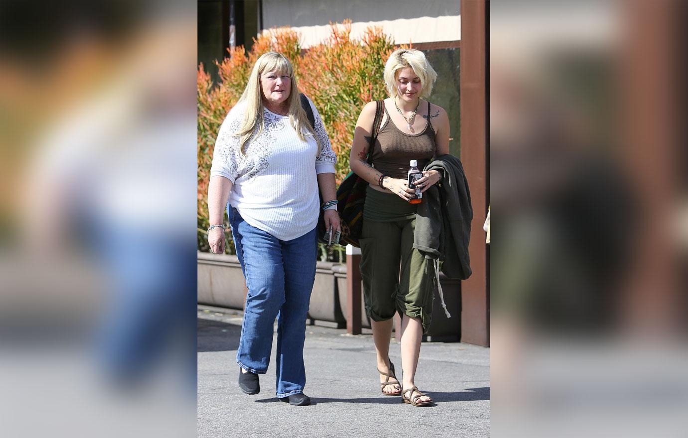 //Paris Jackson Debbie Rowe Cancer Chemo Photos