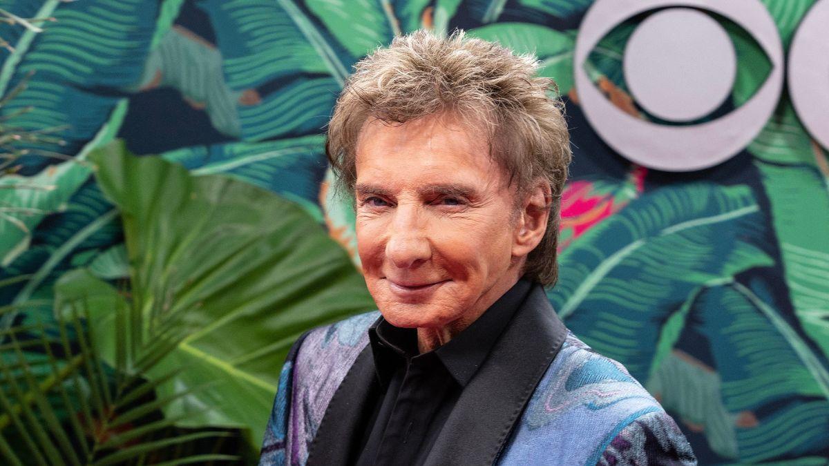 Insiders said Barry Manilow privately fears death and losing his voice as he faces a lung cancer diagnosis at 82.