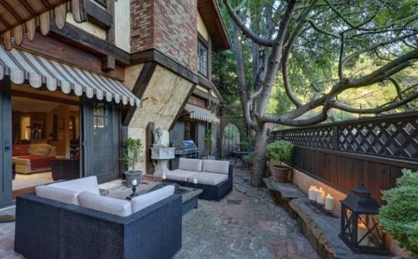 //cher buys beverly hills home  x