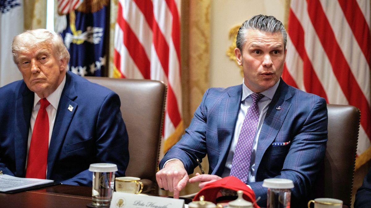 Photo of Donald Trump, Pete Hegseth